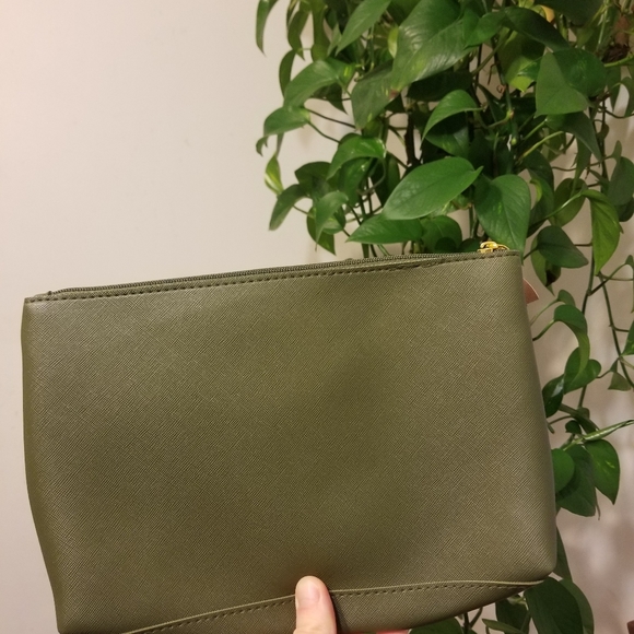 🍁 3/$25 - Elizabeth Arden Makeup bag - Picture 2 of 5